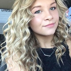 Meet your Posher, Cortney